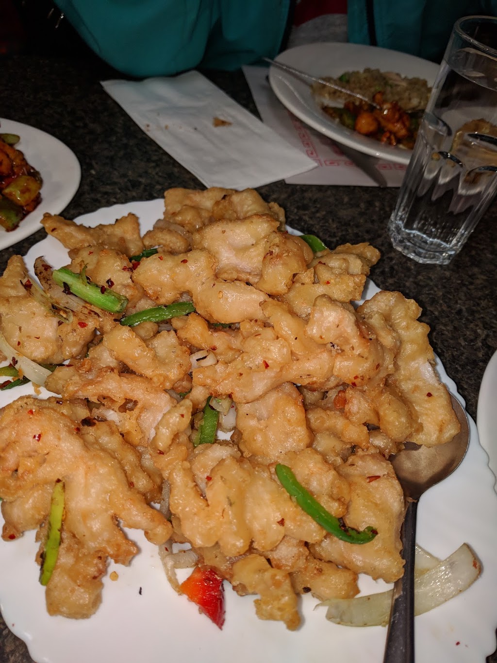 Club House Family Restaurant & Lounge | 5012 16 Ave NW, Calgary, AB T3B 0N3, Canada | Phone: (403) 288-5656
