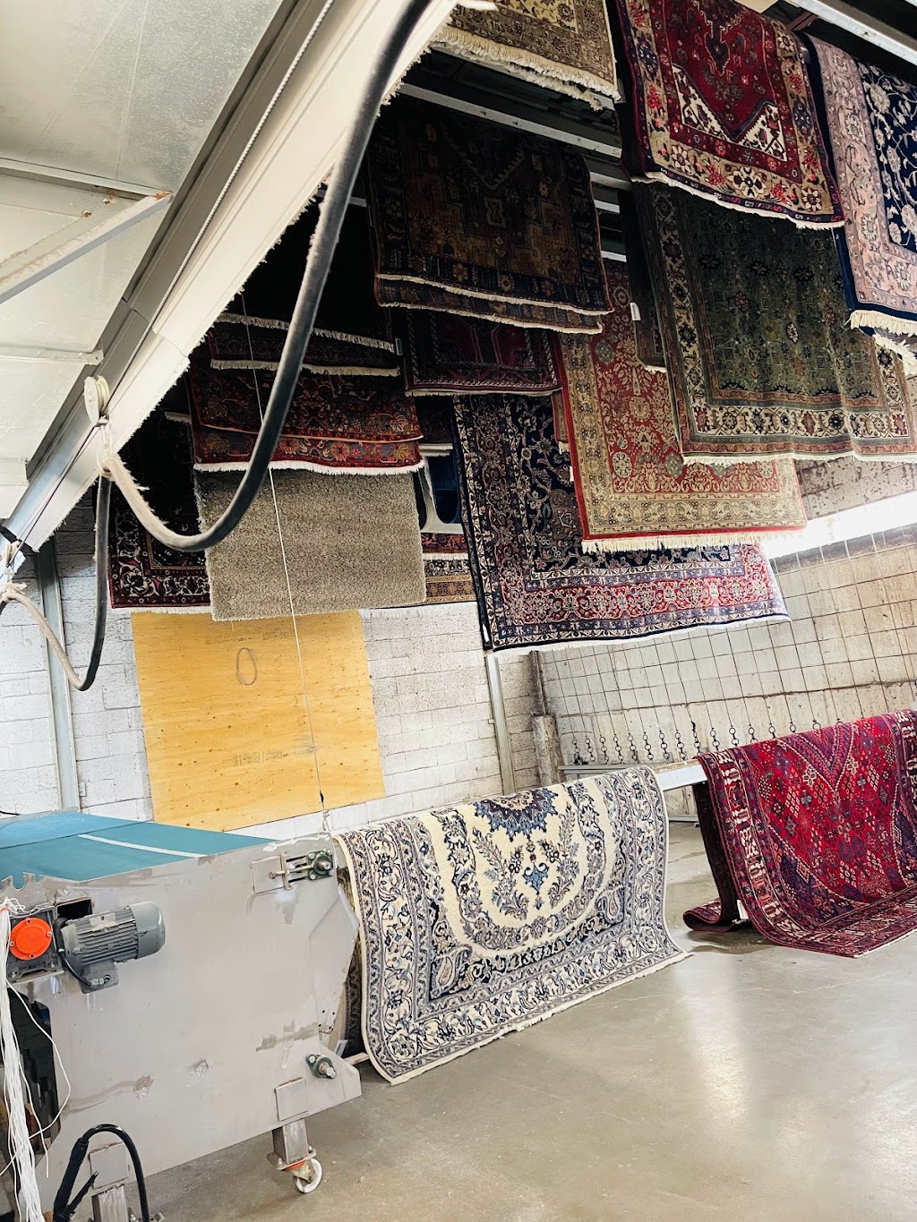 Lunas Area Rugs Cleaning | 25 Bristol Ave, Brampton, ON L6X 2B1, Canada | Phone: (647) 556-0234