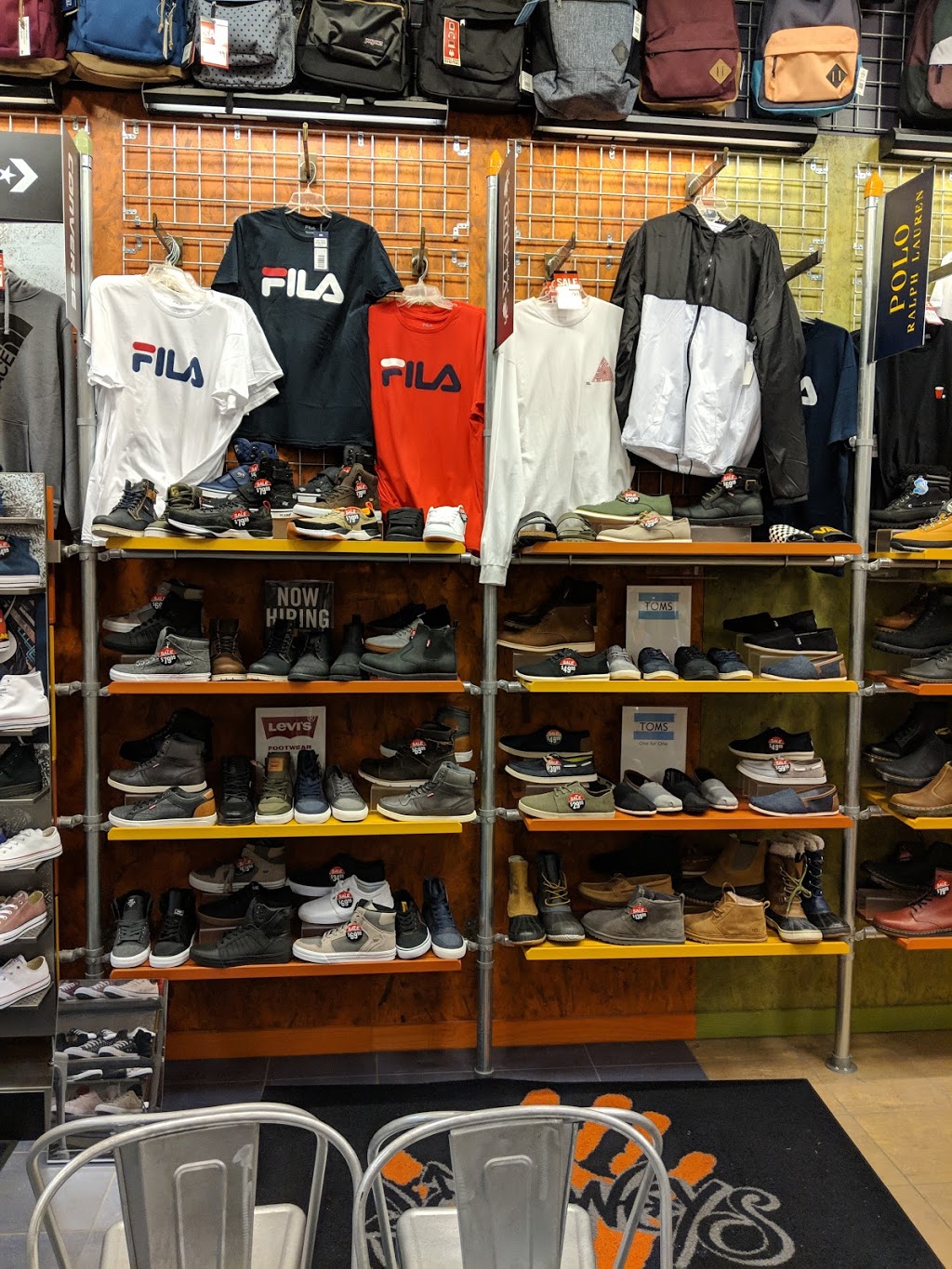 Journeys | Richmond Centre, 6551 No 3 Rd, Richmond, BC V6Y 2B6, Canada | Phone: (604) 295-7401