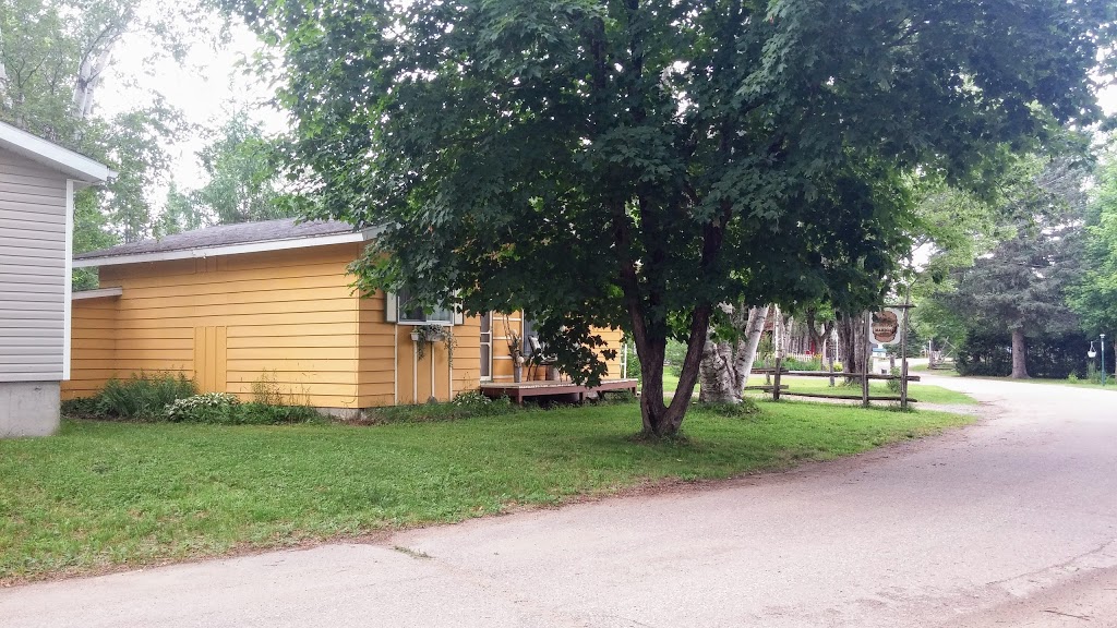 Chalet Mahigan Sipy | 3690 Chemin du Lac Bergeron, Saint-Paulin, QC J0K 3G0, Canada | Phone: (819) 268-2563
