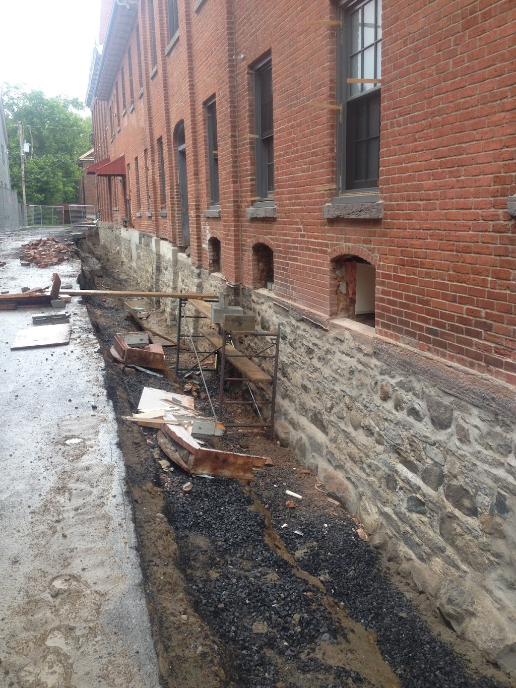 Maçonnerie Desrosiers de lEstrie Inc. | 1932 Rue Chevalier, Sherbrooke, QC J1K 1E2, Canada | Phone: (819) 566-5292