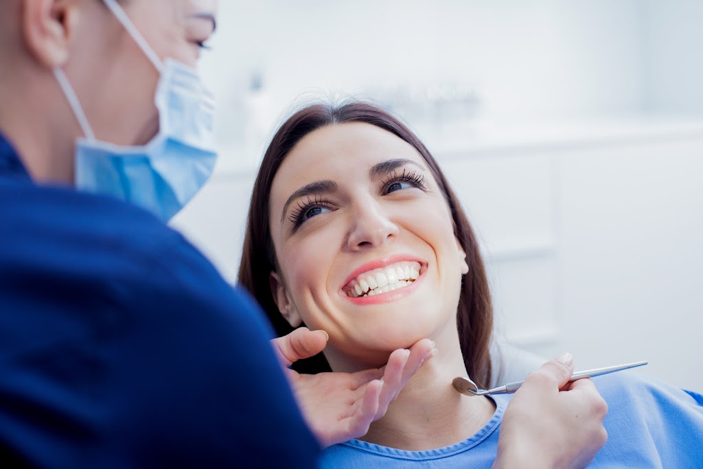 Centres dentaires Lapointe - Lévis | 1190 A, suite 101, Rue de Courchevel #101, Lévis, QC G6W 0M5, Canada | Phone: (800) 527-6468