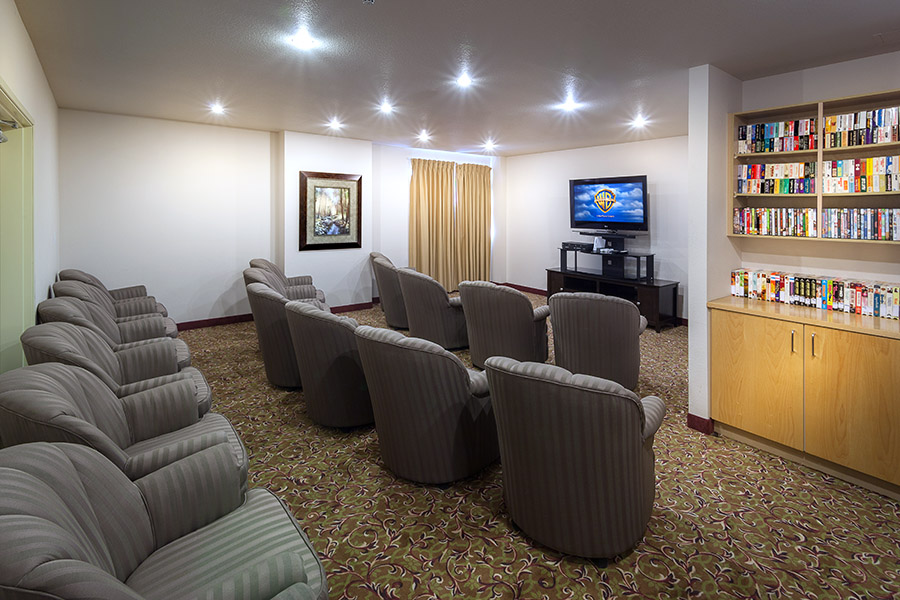 Chartwell Regency Retirement Residence | 29 Mississauga Rd N, Mississauga, ON L5H 2H7, Canada | Phone: (289) 643-1995