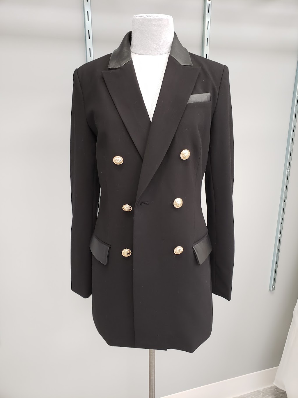Lady Needle bridal alterations | 9 Evernby Blvd, Etobicoke, ON M9R 3G7, Canada | Phone: (647) 539-8281