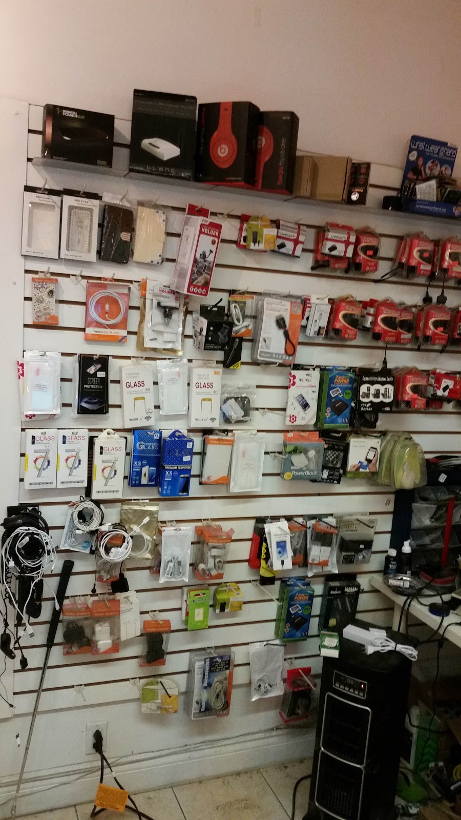 THE NEW MOBILE WORLD & CO | 2557 Eglinton Ave W, York, ON M6M 1T3, Canada | Phone: (416) 551-5805