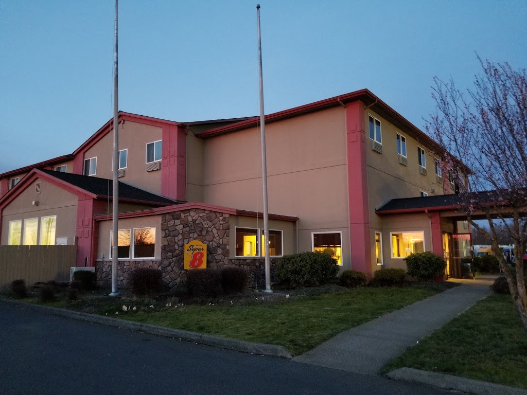 Super 8 by Wyndham Bellingham Airport/Ferndale | Interstate 5 Exit 262, Ferndale, WA 98248, USA | Phone: (360) 384-8881