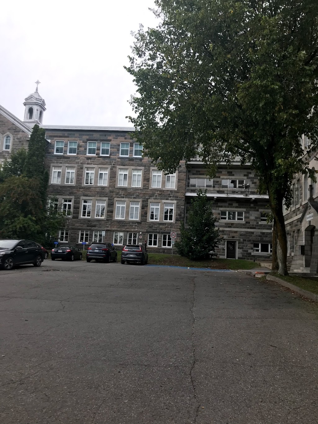 Centre Saint-Louis | 262 Rue Racine, Québec, QC G2B 1E6, Canada | Phone: (418) 686-4040 ext. 4063