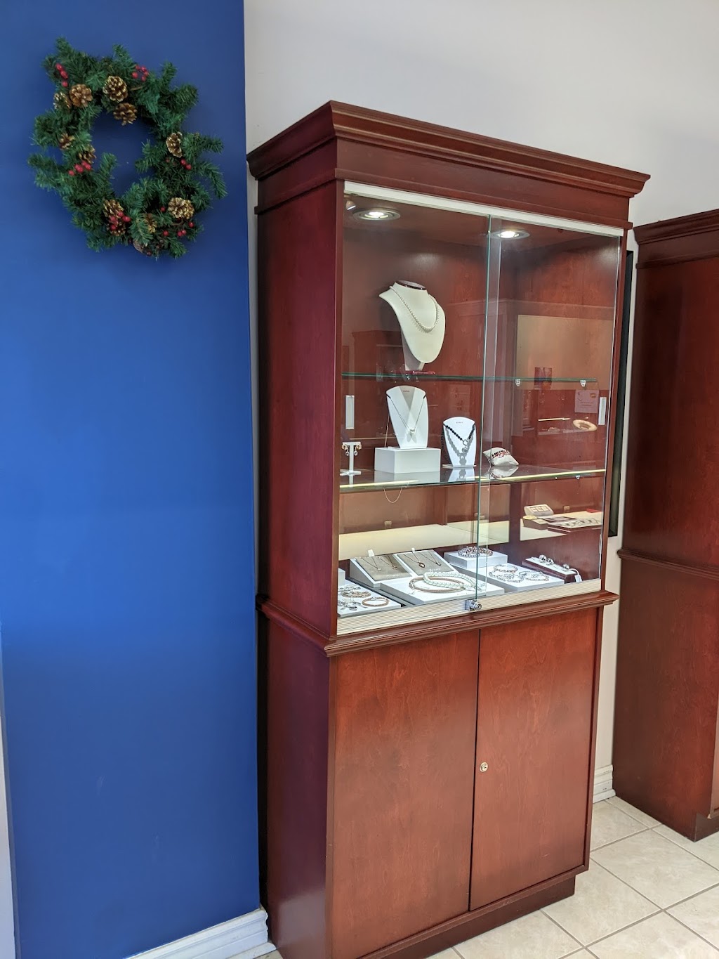 Le`s Jewellery | 2446 Bank St, Ottawa, ON K1V 1A4, Canada | Phone: (613) 733-3888