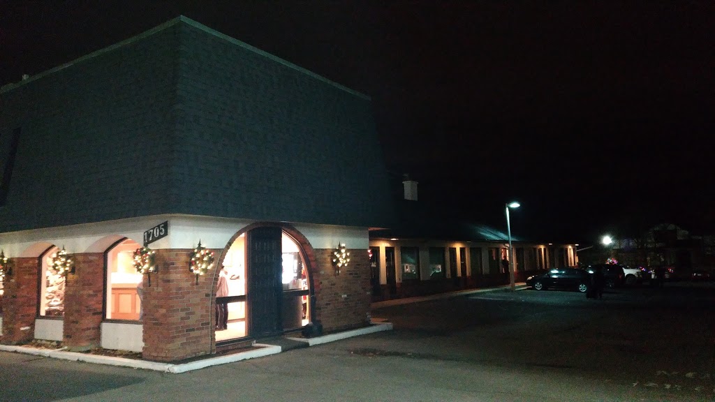 Webbs Motel | 1705 Carling Ave, Ottawa, ON K2A 1C8, Canada | Phone: (613) 728-1881