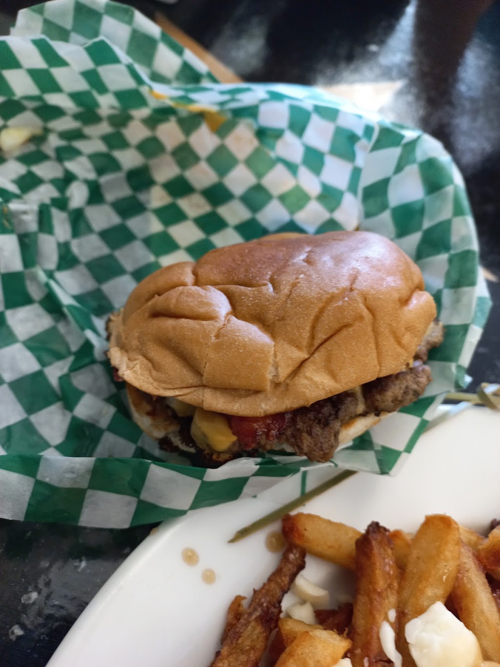 Clarendon Street Cafe | 1099 Rue de Clarendon, Quyon, QC J0X 2V0, Canada | Phone: (819) 458-1787