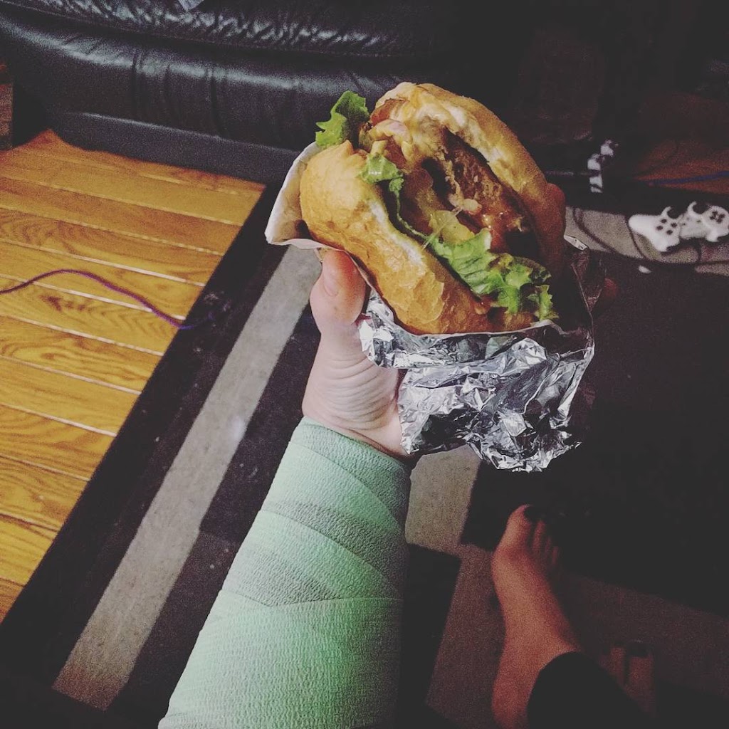 Union Burger | 524 Dundas St, Woodstock, ON N4S 1C4, Canada | Phone: (519) 539-3837