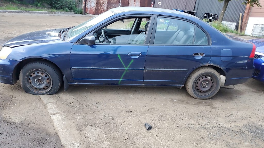 Junk Car Removal Milton | 384 Coombs Ct, Milton, ON L9T 7N5, Canada | Phone: (647) 699-6361