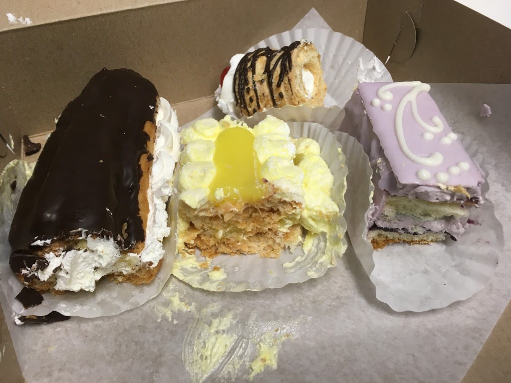 Eastway Bake Shoppe | 4047 New St, Burlington, ON L7L 1S8, Canada | Phone: (905) 637-6333