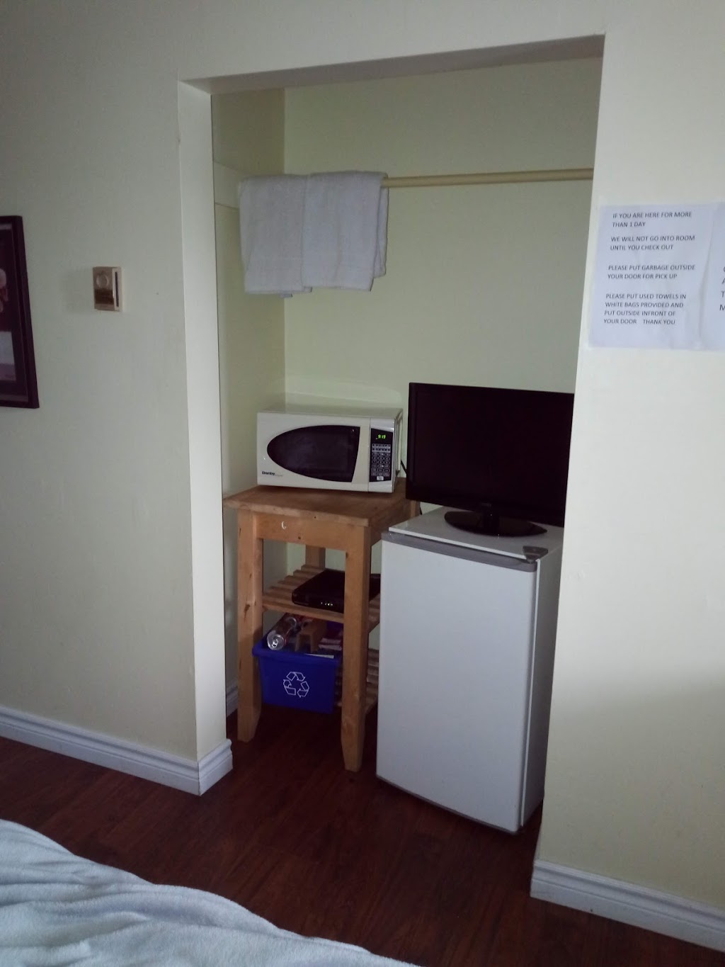 Mountain View Motel | 18508 ON-60, Barrys Bay, ON K0J 1B0, Canada | Phone: (613) 756-2757