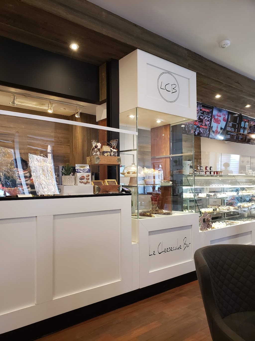 Le Cheesecake Bar LCB | 274 Bd Sainte-Rose, Laval, QC H7L 1M2, Canada | Phone: (514) 370-2299