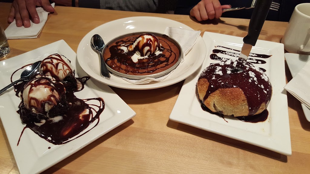Boston Pizza | 50 Courtneypark Dr E, Mississauga, ON L5T 2Y3, Canada | Phone: (905) 565-6225