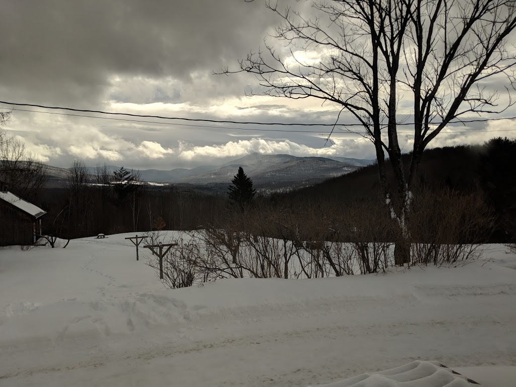 Auberge du Renouveau | 2311 Chemin Scenic, Sutton, QC J0E 2K0, Canada | Phone: (450) 538-8399