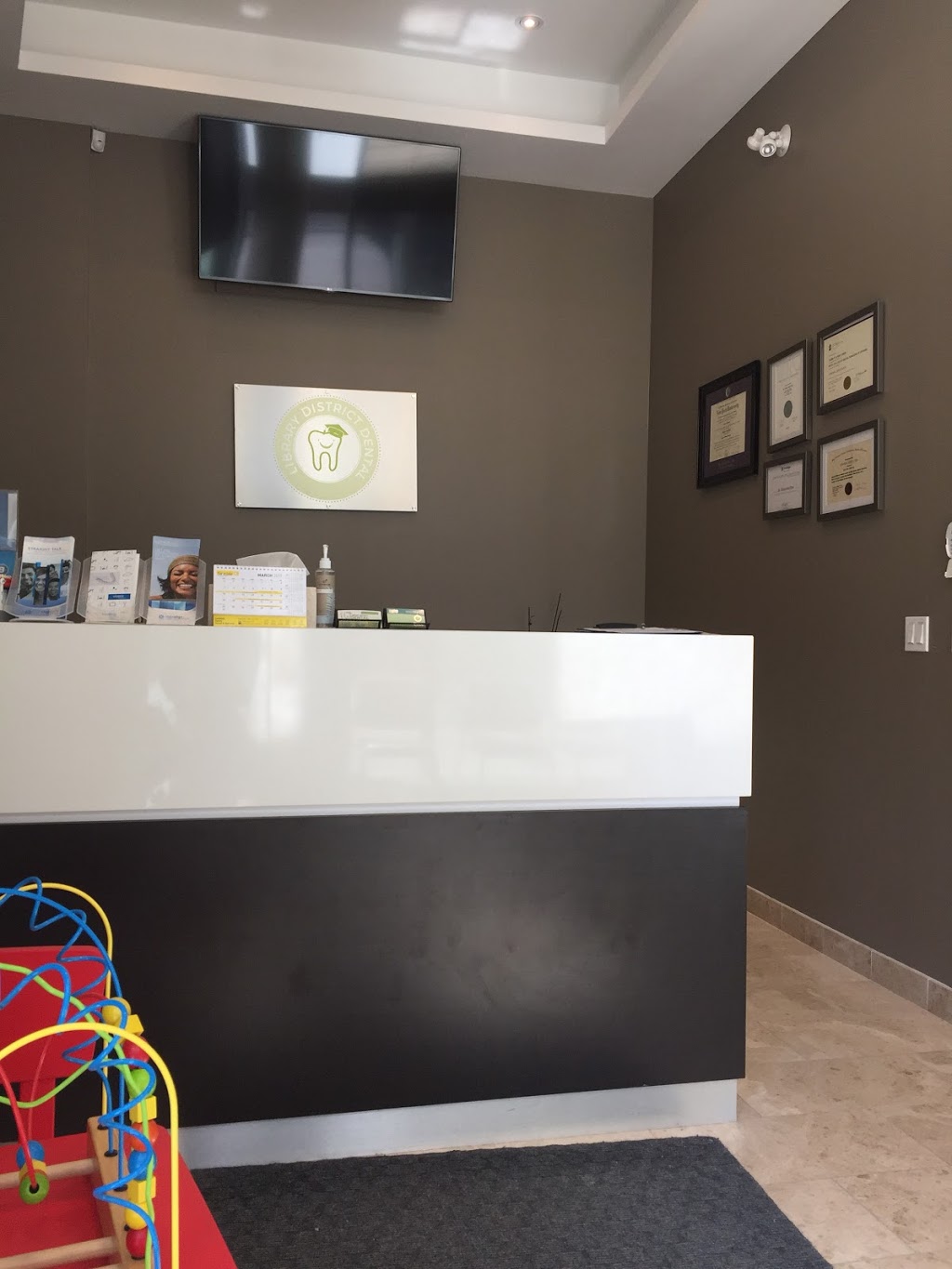 LIBRARY DISTRICT DENTAL | 170 Fort York Blvd Unit 1B, Toronto, ON M5V 0E6, Canada | Phone: (416) 351-8800