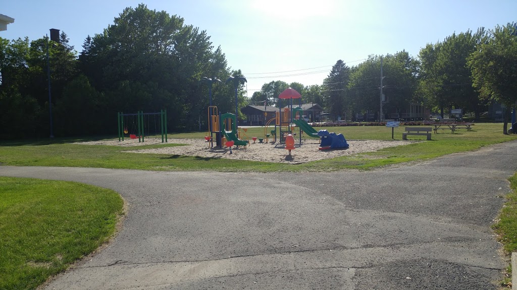 Library Ginette-Rivard-Tremblay | 12 Rue Louis-Joseph-Doucet, Lanoraie, QC J0K 1E0, Canada | Phone: (450) 887-1100