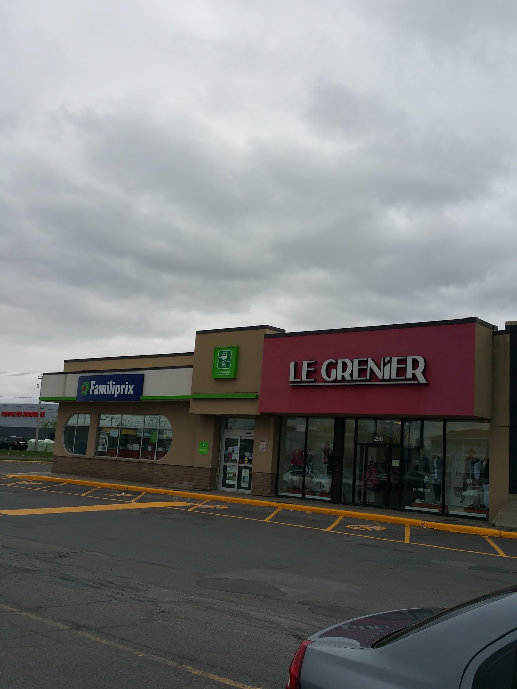 Familiprix Extra - Julie Robitaille | 250 Boulevard Fiset, Sorel-Tracy, QC J3P 3P7, Canada | Phone: (450) 746-2977