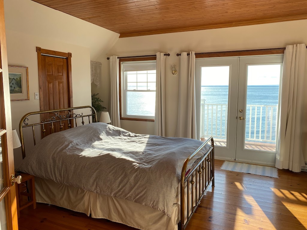 Chalet Charlevoix | 116 Rue Gauthier, Saint-Siméon, QC G0T 1X0, Canada | Phone: (514) 973-0528
