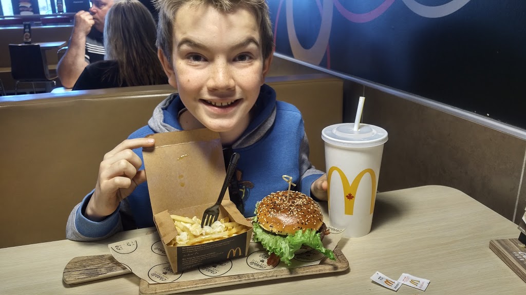McDonalds | 320 Memorial Ave, Orillia, ON L3V 5X6, Canada | Phone: (705) 325-9851