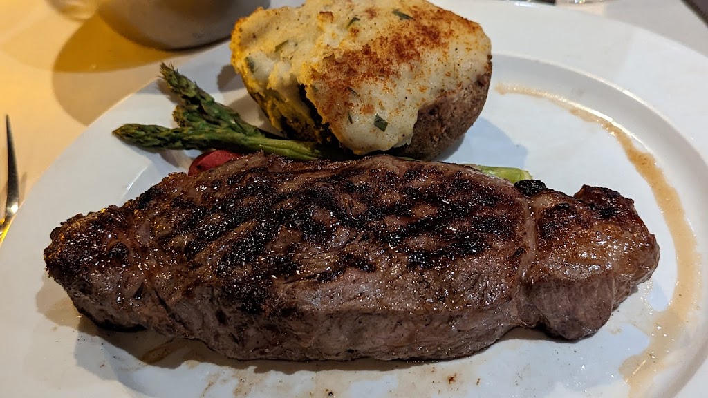 Gibbys | 298 Pl. dYouville, Montréal, QC H2Y 2B6, Canada | Phone: (514) 282-1837
