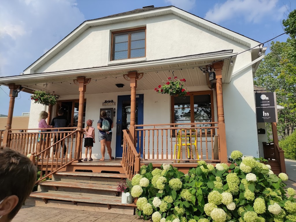 Crèmerie et café Monsieur Hibou | 1716 Rue de Montarville, Saint-Bruno-de-Montarville, QC J3V 3V1, Canada | Phone: (450) 690-1609