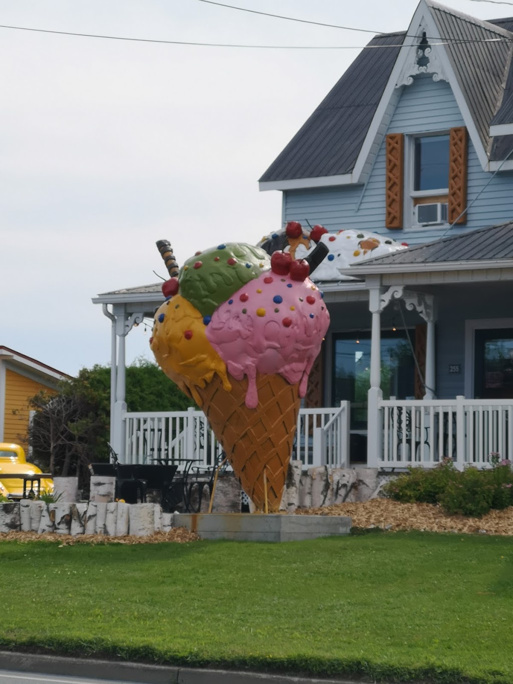 Bar Laitier Bizz Glace | 251 Rue Principale, Lambton, QC G0M 1H0, Canada | Phone: (418) 486-7281