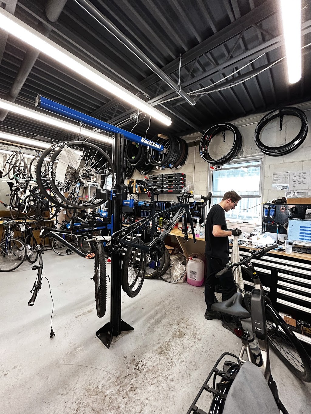 Qui Roule | 1772-g Rue Galt O, Sherbrooke, QC J1K 1H8, Canada | Phone: (819) 791-5001