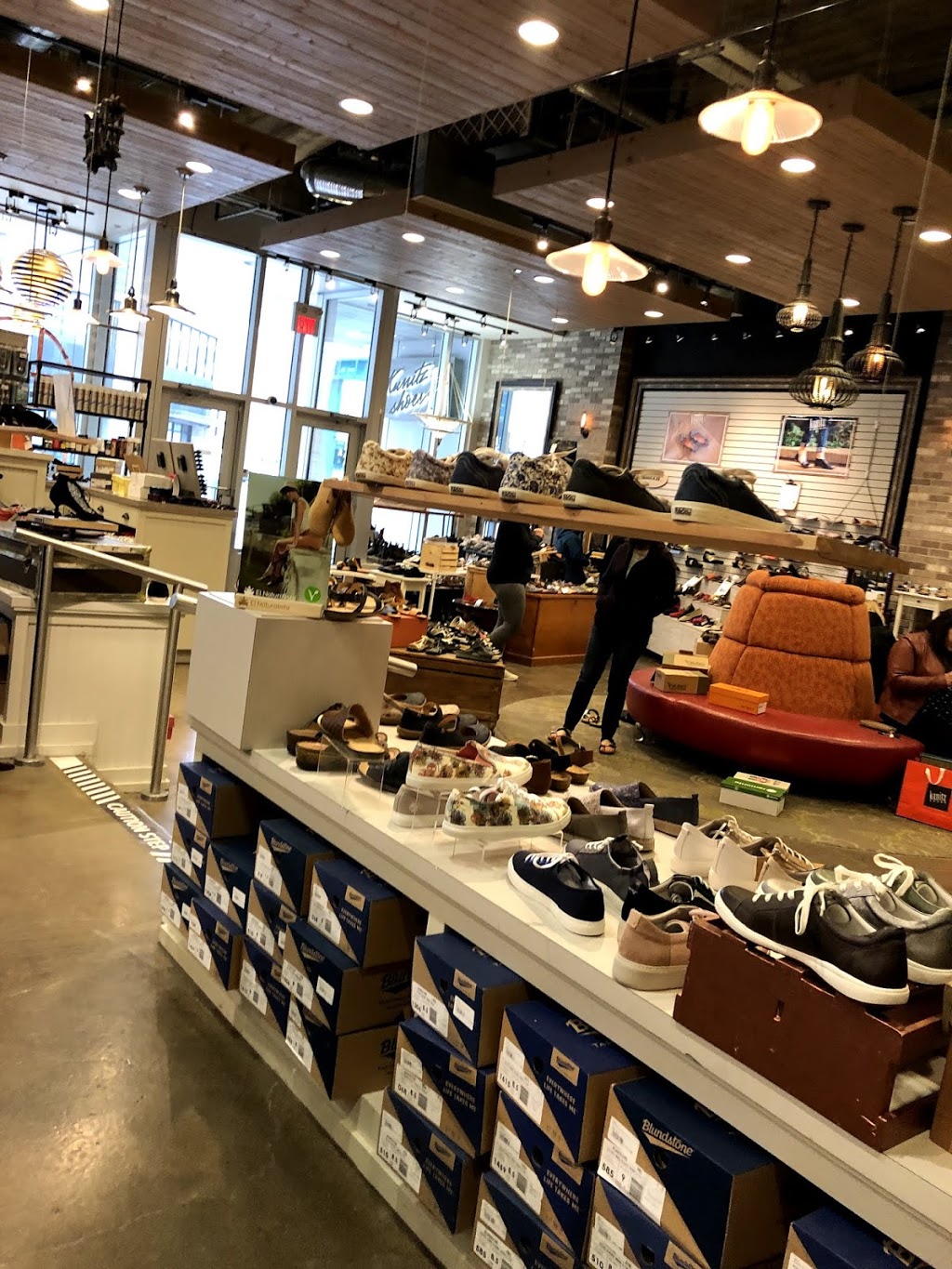 Kunitz Shoes | 10846 Jasper Ave, Edmonton, AB T5J 2B2, Canada | Phone: (780) 428-0200