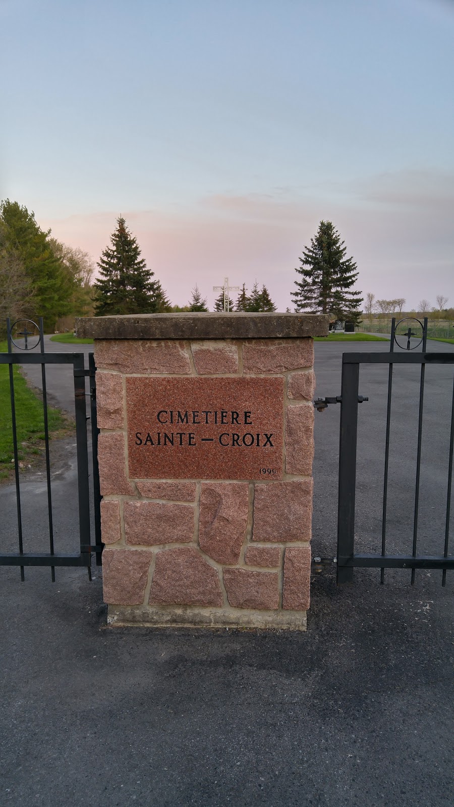 Holy Cross cemetery | 1570 David St, Rockland, ON K4K 1H4, Canada