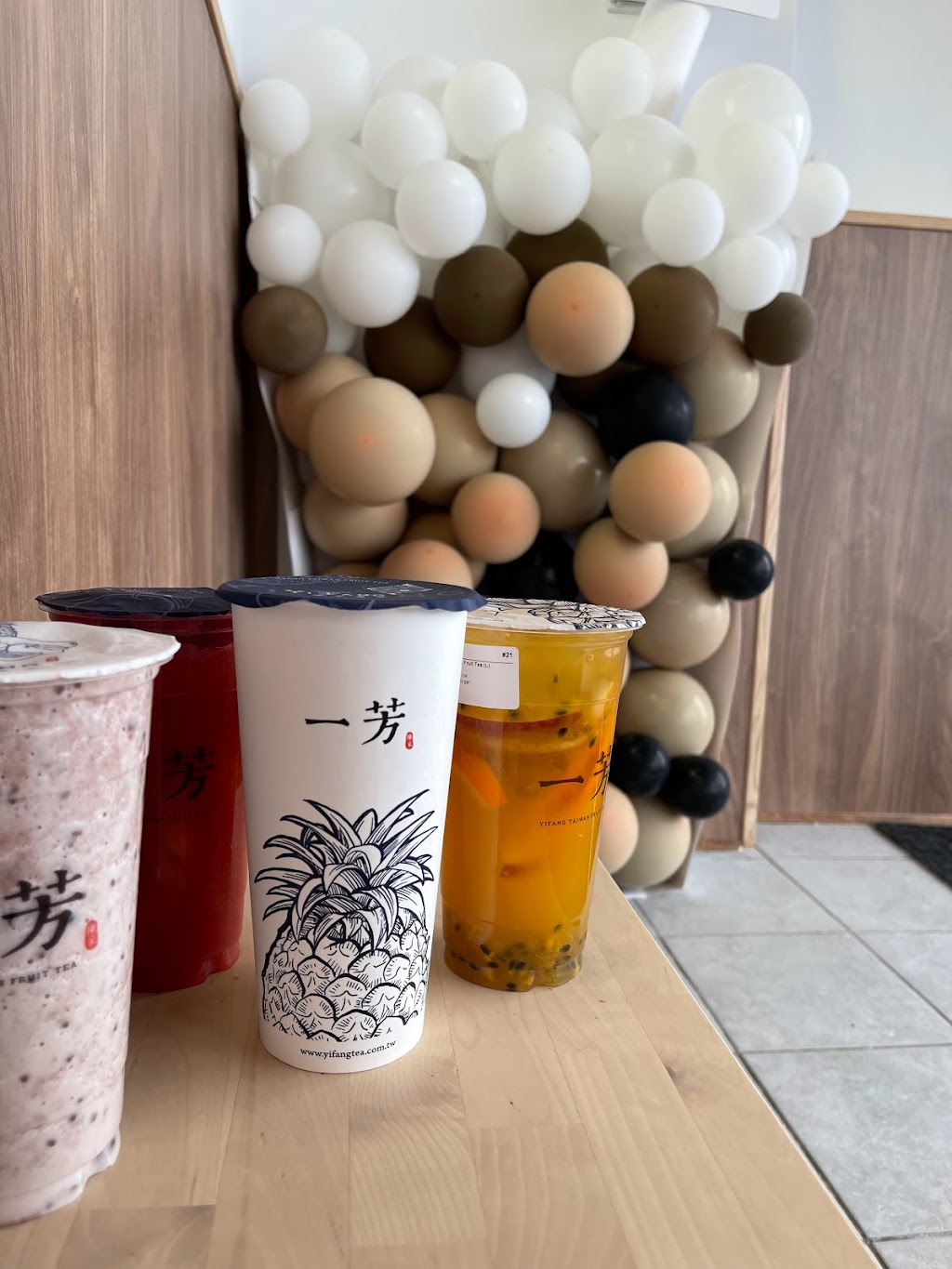 Yi Fang Taiwan Fruit Tea Brossard | 8025 Bd Taschereau G, Brossard, QC J4Y 1A4, Canada | Phone: (450) 678-9898