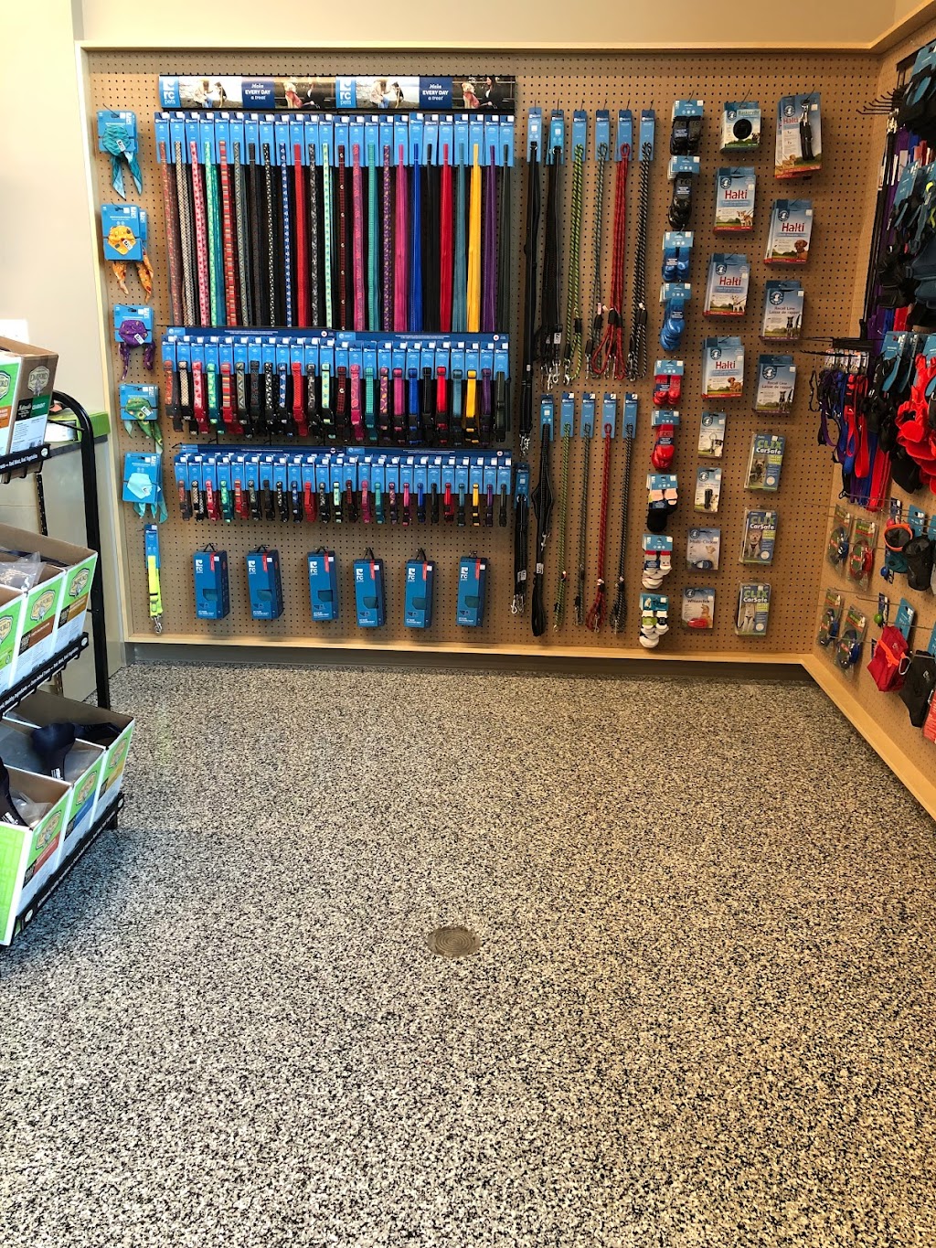Pet Planet Greenwich | 55 Greenbriar Dr NW Unit 120, Calgary, AB T3B 6M3, Canada | Phone: (587) 956-7936
