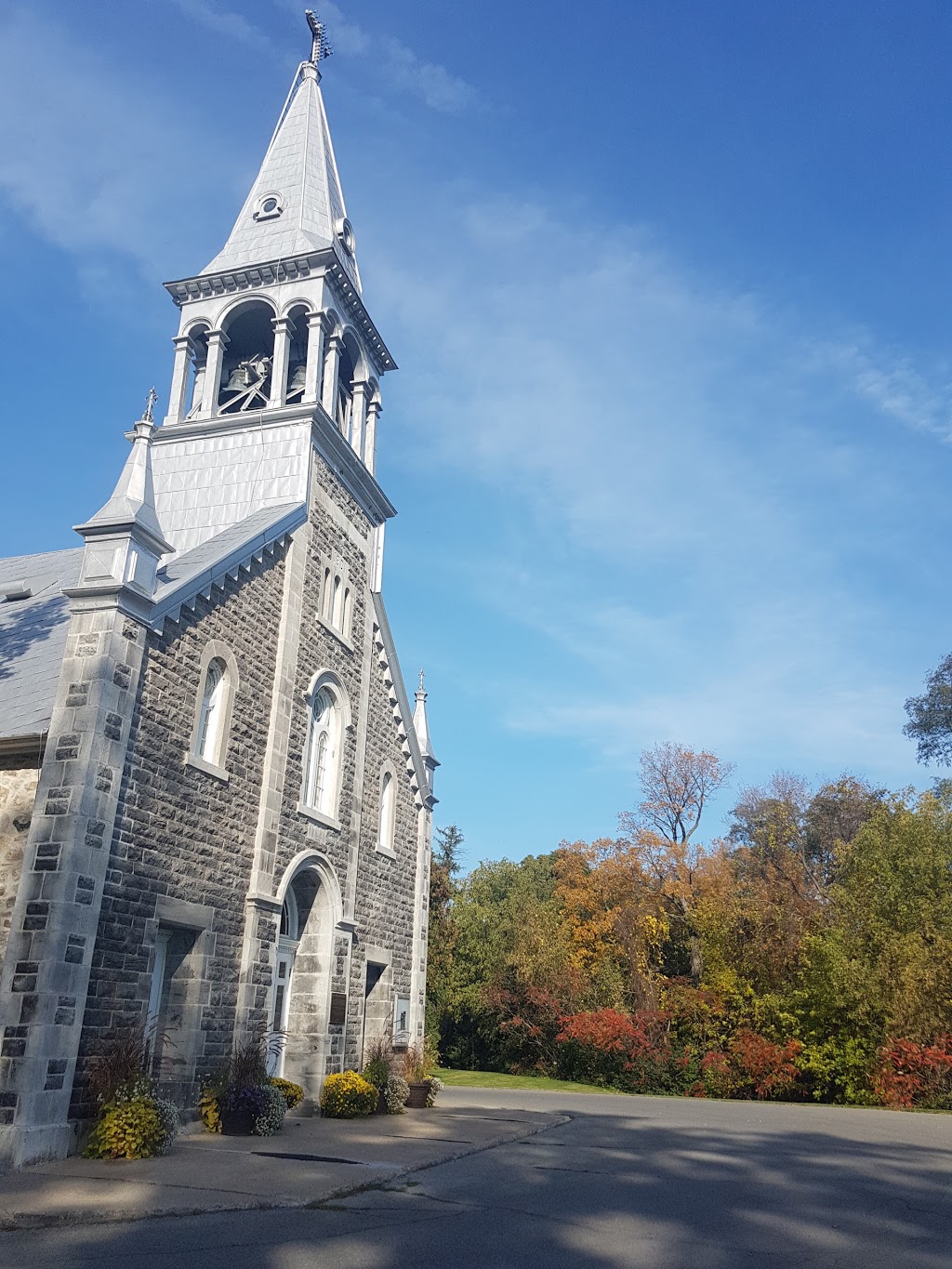 Sainte-Jeanne-de-Chantal | 1 Rue de lÉglise, Notre-Dame-de-lÎle-Perrot, QC J7V 8P4, Canada | Phone: (514) 453-2125