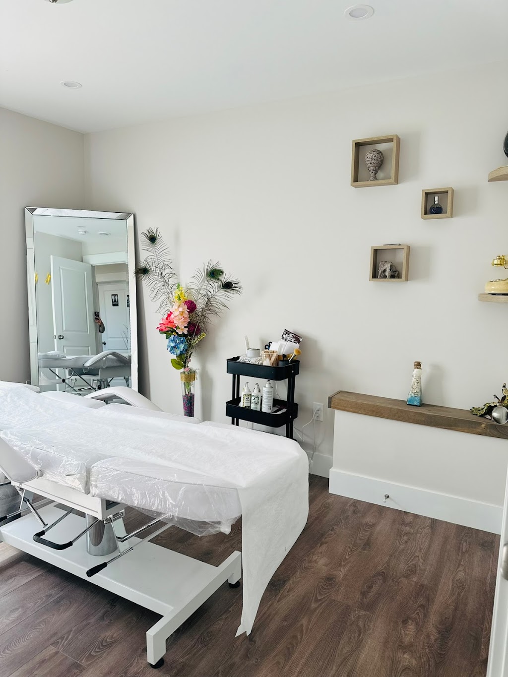 Bombshell Aesthetic Lounge | 41 Bambrick Dr, Charlottetown, PE C1C 0T9, Canada | Phone: (902) 316-0100