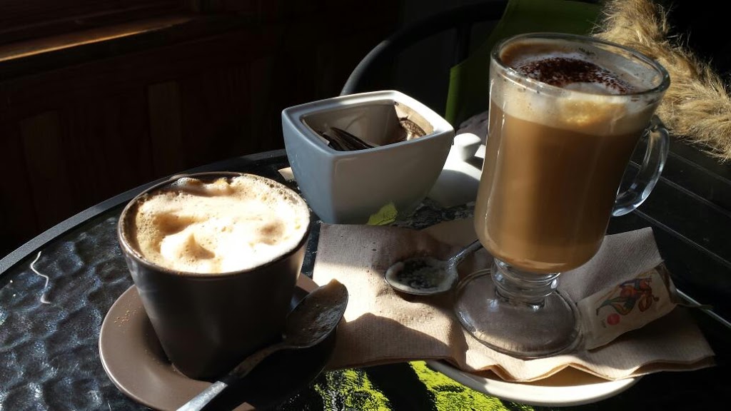Café OMarguerites | 12 Chemin de Ste Marguerite, Sainte-Marguerite-du-Lac-Masson, QC J0T 1L0, Canada | Phone: (450) 228-4888