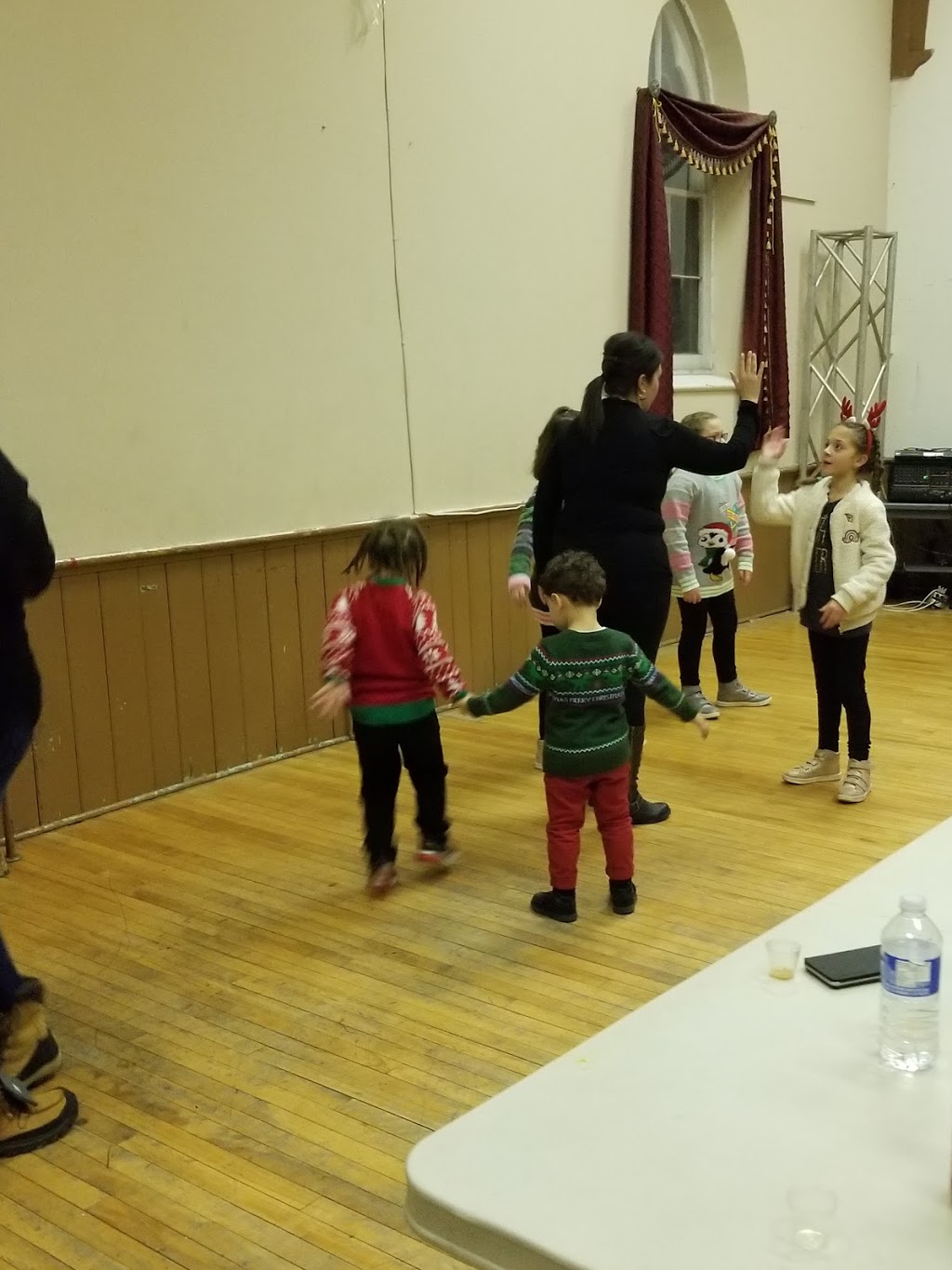 Carisma Pentecostal Church | 16 West Avenue S, Hamilton, ON L8N 2S1, Canada | Phone: (905) 527-5448