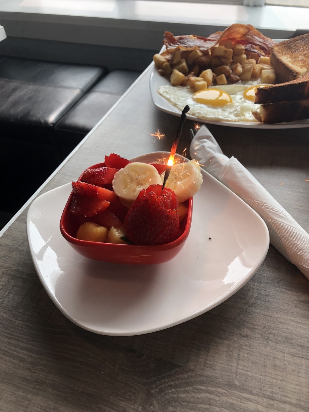 The Lazy Daisy Cafe | 320 Harry Walker Pkwy N Unit 1, Newmarket, ON L3Y 7B4, Canada | Phone: (905) 898-6551
