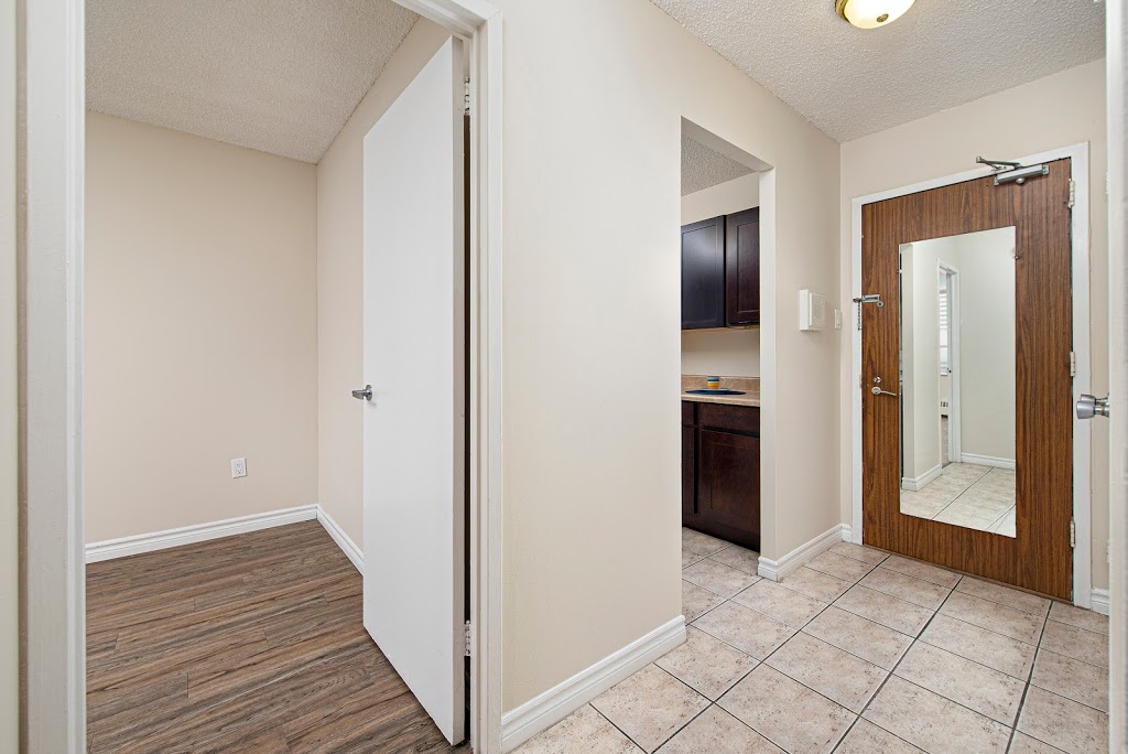 Elm Place | 200 Elm St, Toronto, ON M5T 1K4, Canada | Phone: (647) 905-9889