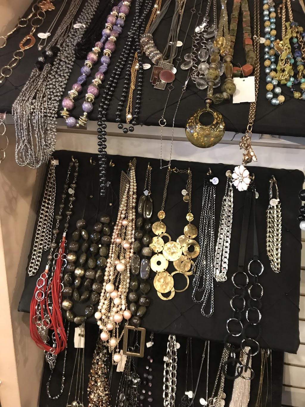 Redeemed The Consignment Place | 410 Academy Rd, Winnipeg, MB R3N 0B9, Canada | Phone: (204) 474-1182