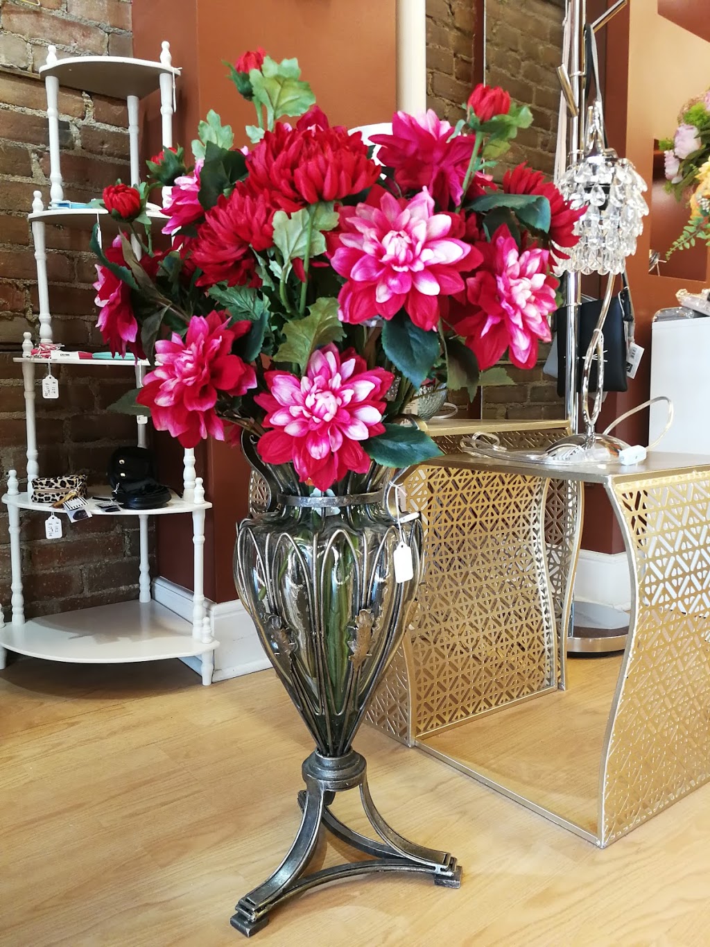 PopDecor | 33 Main St N, Moose Jaw, SK S6H 0V8, Canada | Phone: (639) 999-7998