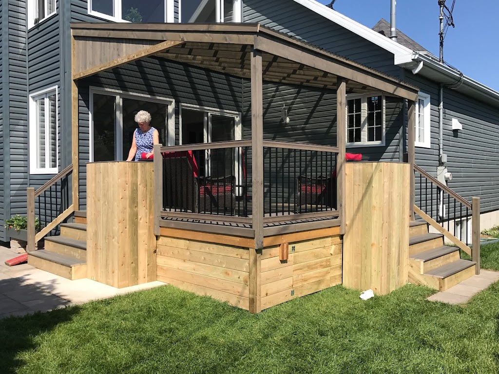 Patio Bois Traité cèdre et composite | 129 Rue des Virelais, Québec, QC G1C 6V9, Canada | Phone: (418) 264-4880