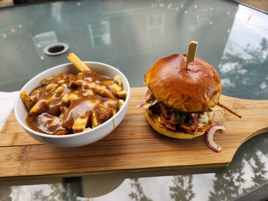 Balmoral Bistro & Brewpub | 16 Opeongo Square, Barrys Bay, ON K0J 1B0, Canada | Phone: (613) 756-5162