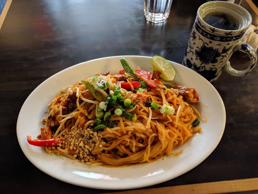 SAIGON Bistro Restaurant | 122 Atlantic Ave, Toronto, ON M6K 1X9, Canada | Phone: (647) 349-2492