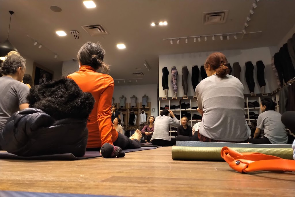 lululemon | 153 Cumberland St, Toronto, ON M5R 1A2, Canada | Phone: (416) 964-9544