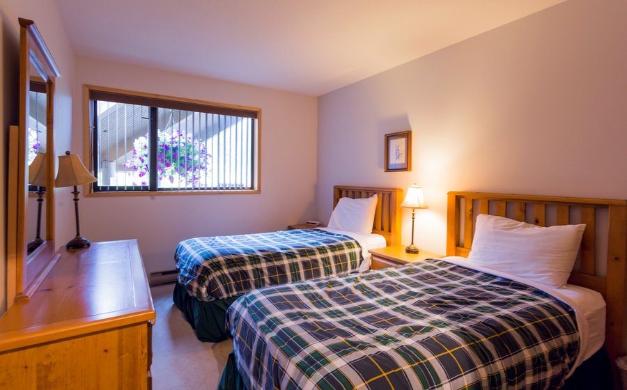 Griz Inn RMC Rentals | 5369 Fernie Ski Hill Rd, Fernie, BC V0B 1M6, Canada | Phone: (250) 423-9221