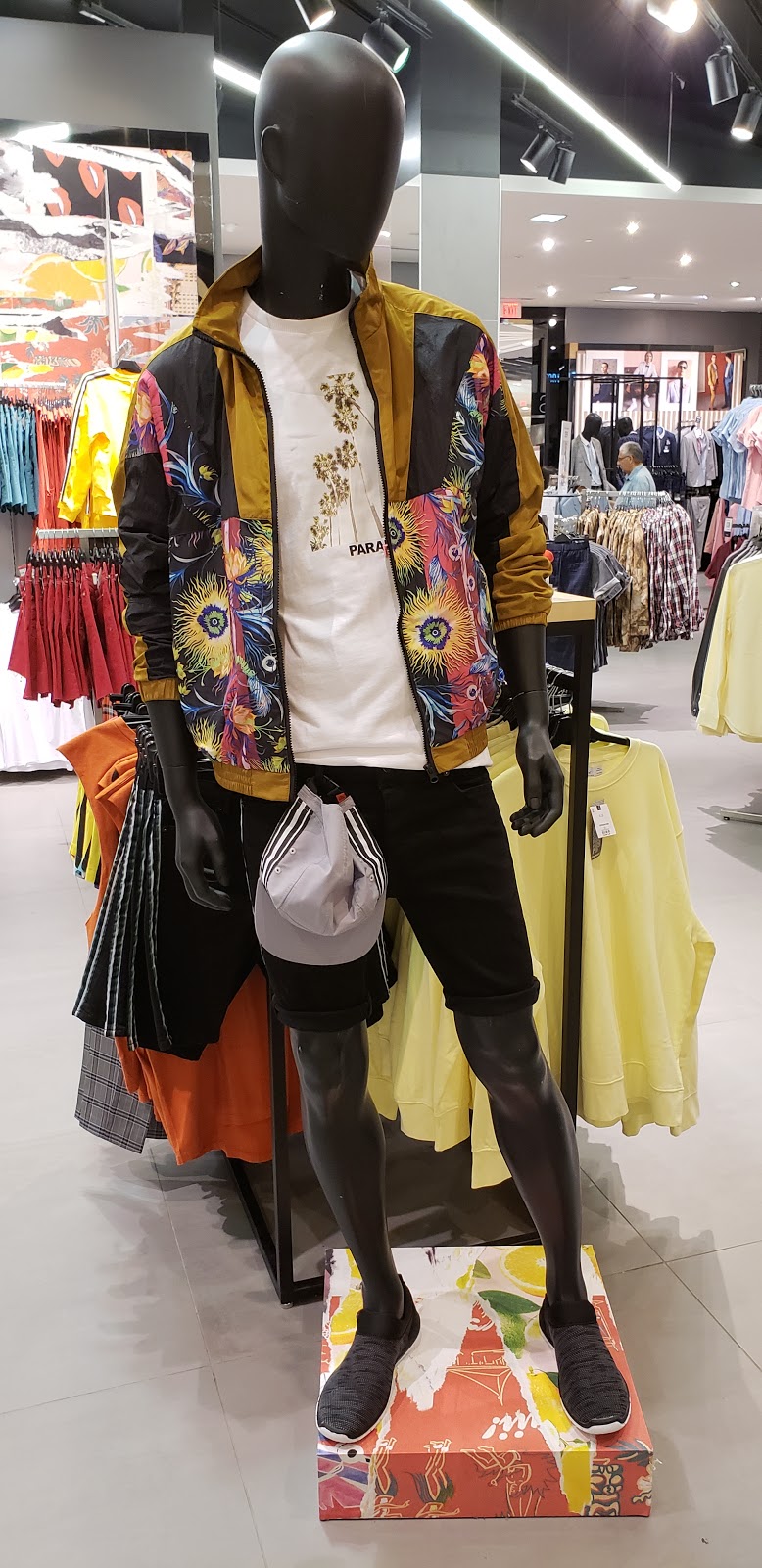 TOPMAN | 3401 Dufferin St, North York, ON M6A 2T9, Canada | Phone: (416) 789-8670