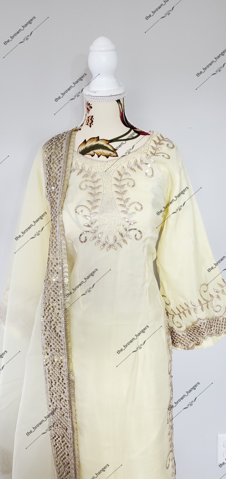 The Brown Hangers | 509 Rivertrail Ave, Kitchener, ON N2A 0K1, Canada | Phone: (437) 996-7858