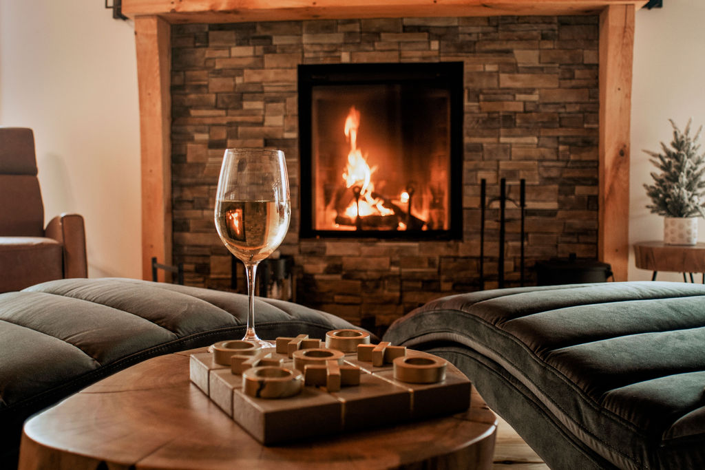 Chalet de la Colonie | 433 Chem. de la Colonie, Val-des-Monts, QC J8N 4A4, Canada | Phone: (819) 593-4888